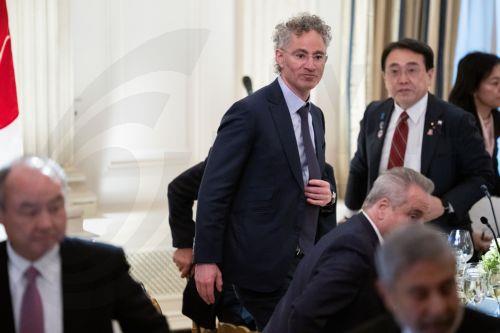 epa12834980 Alex Karp, CEO of Palantir Technologies, attends a bilateral dinner in the State Dining Room of the White House in Washington DC, USA, 19 March 2026. Earlier in the day, Trump and Takeuchi exchanged views on Iran, energy and issues in the Indo-Pacific region.  EPA/AARON SCHWARTZ / POOL