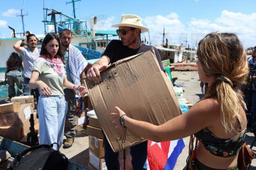 epa12835006 Activists load humanitarian aid onto a ship bound for Cuba in Progreso, Mexico, 19 March 2026. Members of the 'Nuestra America' flotilla loaded food and essential supplies at the port before the ship set sail to Cuba amid the island’s economic deterioration and the US embargo on the country.  EPA/LORENZO HERNANDEZ