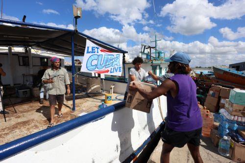 epa12835007 Activists load humanitarian aid onto a ship bound for Cuba in Progreso, Mexico, 19 March 2026. Members of the 'Nuestra America' flotilla loaded food and essential supplies at the port before the ship set sail to Cuba amid the island’s economic deterioration and the US embargo on the country.  EPA/LORENZO HERNANDEZ