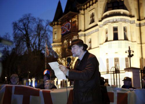 epa12837167 Slovenians protest outside the American Embassy against Janez Jansa and his Slovenian Democratic Party party (SDS) in downtown Ljubljana, Slovenia, 20 March 2026. The 22 March 2026 parliamentary election will take place as reports of an alleged covert operation by a private intelligence company to influence the vote have been made.  EPA/ANTONIO...