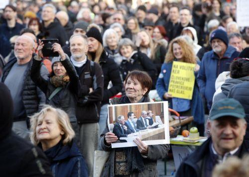 epa12837175 Slovenians protest outside the American Embassy against Janez Jansa and his Slovenian Democratic Party party (SDS) in downtown Ljubljana, Slovenia, 20 March 2026. The 22 March 2026 parliamentary election will take place as reports of an alleged covert operation by a private intelligence company to influence the vote have been made.  EPA/ANTONIO...