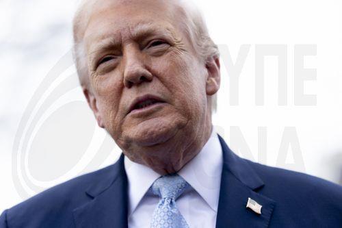 epa12837371 US President Donald J. Trump responds to a question from the news media as he walks to board Marine One on the South Lawn of the White House in Washington, DC, USA, 20 March 2026.  EPA/SHAWN THEW / POOL