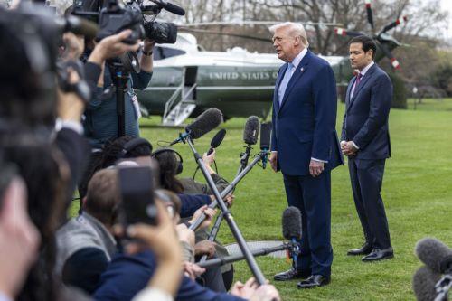 epa12837377 US President Donald J. Trump (C), with Secretary of State Marco Rubio (R), responds to a question from the news media as he walks to board Marine One on the South Lawn of the White House in Washington, DC, USA, 20 March 2026.  EPA/SHAWN THEW / POOL
