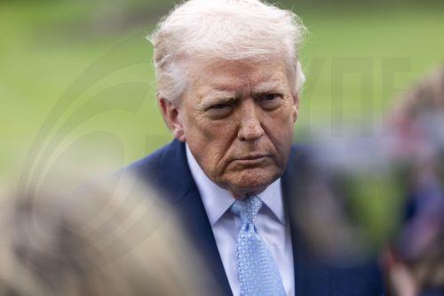 epa12837379 US President Donald J. Trump responds to a question from the news media as he walks to board Marine One on the South Lawn of the White House in Washington, DC, USA, 20 March 2026.  EPA/SHAWN THEW / POOL