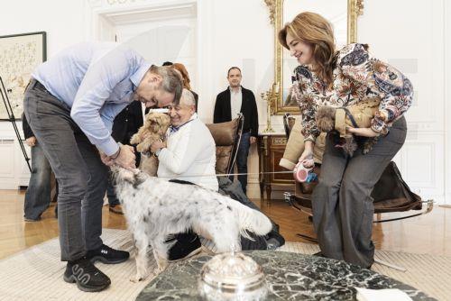 (Ξένη Δημοσίευση) Έλληνες πολίτες που επαναπατρίστηκαν από τη Μέση Ανατολή μαζί με τα ζώα συντροφιάς τους, μέσω της ειδικής πτήσης που οργάνωσε το Υπουργείο Εξωτερικών σε συνεργασία με την Aegean, υποδέχτηκε σήμερα ο Πρωθυπουργός Κυριάκος Μητσοτάκης στο Μέγαρο Μαξίμου. Σάββατο 21 Μαρτίου 2026. Ο Πρωθυπουργός είχε την ευκαιρία να συνομιλήσει με τους...