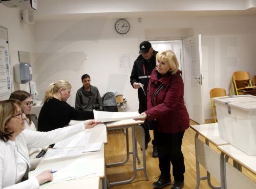 epa12841298 Slovenian citizens vote during the parliamentary election at a polling station in Ljubljana, Slovenia, 22 March 2026. The 22 March 2026 parliamentary election follows reports of an alleged covert operation by the Israeli intelligence firm Black Cube to influence the vote.  EPA/ANTONIO BAT