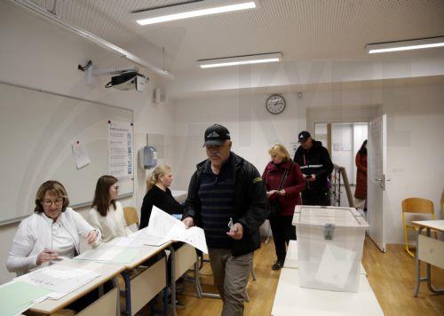 epa12841302 Slovenian citizens vote during the parliamentary election at a polling station in Ljubljana, Slovenia, 22 March 2026. The 22 March 2026 parliamentary election follows reports of an alleged covert operation by the Israeli intelligence firm Black Cube to influence the vote.  EPA/ANTONIO BAT