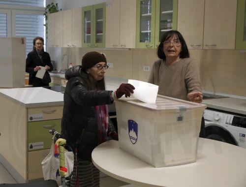 epa12841303 A woman casts her vote during the parliamentary election at a polling station in Ljubljana, Slovenia, 22 March 2026. The 22 March 2026 parliamentary election follows reports of an alleged covert operation by the Israeli intelligence firm Black Cube to influence the vote.  EPA/ANTONIO BAT