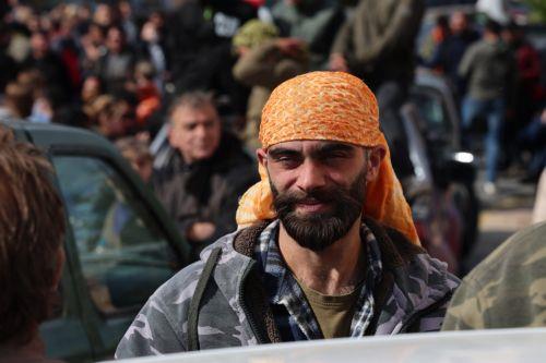 Κτηνοτρόφοι με τα οχήματά τους, συμμετέχουν στον αποκλεισμό του λιμένα Μυτιλήνης, την Κυριακή 22 Μαρτίου 2026. Νωρίτερα πραγματοποιήθηκε συγκέντρωση διαμαρτυρίας και αποκλεισμός του κόμβου της Λάρσου, μετά από κάλεσμα της Ομοσπονδίας Αγροτικών Συλλόγων Λέσβου. ΑΠΕ-ΜΠΕ/ΑΠΕ-ΜΠΕ/ΗΛΙΑΣ ΜΑΡΚΟΥ