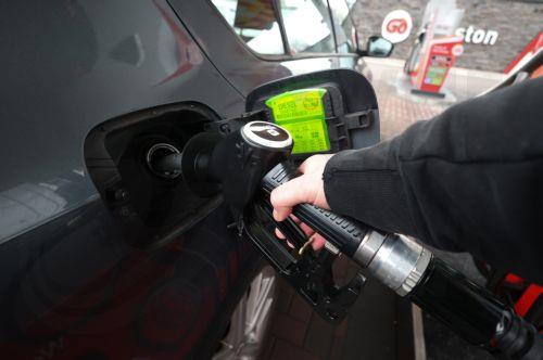 epa12843651 A car is filled with diesel fuel at a petrol station in Liverpool, Britain, 23 March 2026. Global oil prices have risen beyond 110 USD (95 EUR) per barrel as the conflict in the Middle East intensifies.  EPA/ADAM VAUGHAN