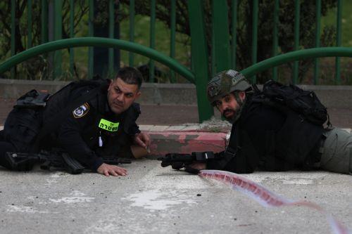 epa12843879 Israeli security, rescue, and paramedics at the scene of a direct hit by a missile fired by Hezbollah in the northern  Israeli city of Kiryat Shmona, 23 March 2026. The Israeli military stated it is conducting strikes across Lebanon targeting Hezbollah infrastructure and personnel.  EPA/ATEF SAFADI
