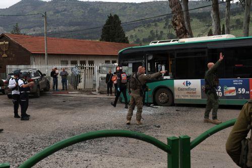 epa12843884 Israeli security, rescue, and paramedics at the scene of a direct hit by a missile fired by Hezbollah in the northern  Israeli city of Kiryat Shmona, 23 March 2026. The Israeli military stated it is conducting strikes across Lebanon targeting Hezbollah infrastructure and personnel.  EPA/ATEF SAFADI