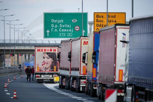 epa12844274 Truck drivers take part in the blockade of the Svilaj border crossing between Bosnia and Herzegovina and Croatia near Donji Svilaj, Bosnia and Herzegovina, 23 March 2026. All border crossings in the country are blocked to freight traffic as carriers suspend transit toward the European Union in opposition to the EU’s Entry/Exit System (EES),...