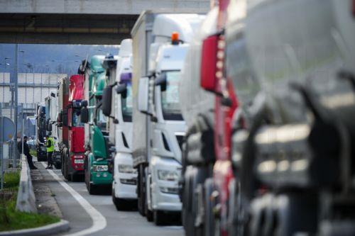epa12844282 Truck drivers take part in the blockade of the Svilaj border crossing between Bosnia and Herzegovina and Croatia near Donji Svilaj, Bosnia and Herzegovina, 23 March 2026. All border crossings in the country are blocked to freight traffic as carriers suspend transit toward the European Union in opposition to the EU’s Entry/Exit System (EES),...