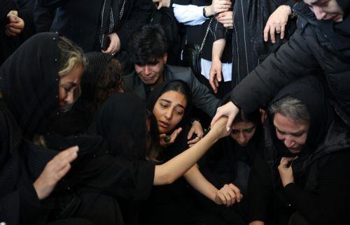 epa12850872 Iranians mourn during the funeral for victims of the conflict between Iran, Israel and the US, at the Behesht Zahra cemetery in southern Tehran, Iran, 26 March 2026. A joint Israeli and US military operation continues to target multiple locations across Iran, since the early hours of 28 February 2026.  EPA/ABEDIN TAHERKENAREH