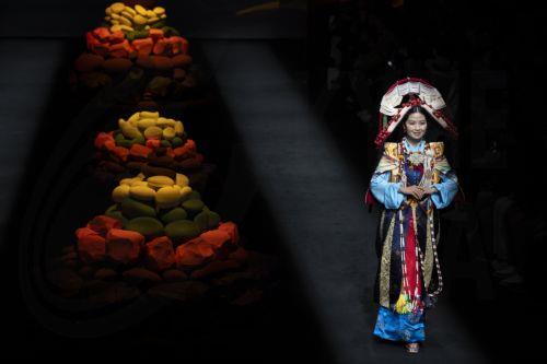 epa12851134 A model presents a creation of GRZG Rongrong Guo Portfolio during a show at China Fashion Week in Beijing, China, 26 March 2026. China Fashion Week 2026 runs from 20 to 28 March 2026.  EPA/ANDRES MARTINEZ CASARES