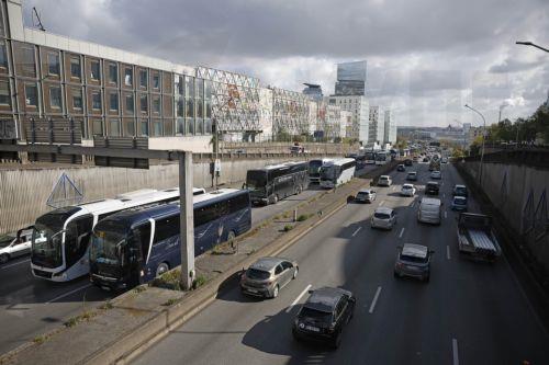 epa12859832 Truck and bus drivers stage a slowdown on the city’s ring road to protest against the rising fuel prices in Paris, France, 30 March 2026.  EPA/YOAN VALAT