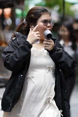 epa12859933 A Thai woman cools off with a portable electric fan during hot weather in Bangkok, Thailand, 30 March 2026. The Meteorological Department reports that Thailand is experiencing extreme heat and urges the public to avoid outdoor activity while the Digital Economy and Society Ministry warns the country's heat index is forecasted to soar to a...