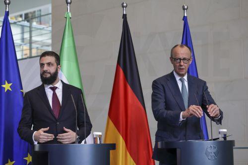 epa12860111 German Chancellor Friedrich Merz (R) and Syrian President Ahmed al-Sharaa (L) attend a joint press conference during their meeting at the Federal Chancellery in Berlin, Germany, 30 March 2026.  EPA/FILIP SINGER