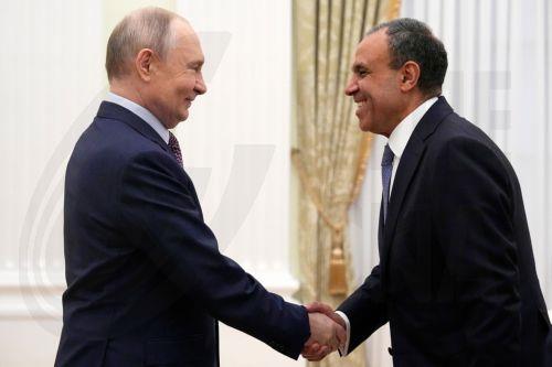 epa12865793 Russian President Vladimir Putin (L) and Egyptian Foreign Minister Badr Abdelatty shake hands during their meeting at the Senate Palace of the Kremlin in Moscow, Russia, 02 April 2026.  EPA/ALEXANDER ZEMLIANICHENKO / POOL