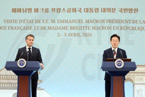 epa12866790 South Korean President Lee Jae Myung (R) and French President Emmanuel Macron (L) make a joint press appearance following their talks at the presidential office Cheong Wa Dae in Seoul, South Korea, 03 April 2026.  EPA/YONHAP SOUTH KOREA OUT