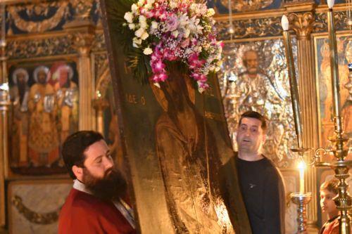 Σε κλίμα κατάνυξης τελέσθηκε η ακολουθία του Νυμφίου στον ενοριακό ναό του Αγίου Νικολάου στην παραλία του Ναυπλίου την Κυριακή 5 Απριλίου 2026. Κρατώντας την εικόνα του Νυμφίου Χριστού ο εφημέριος του ναού π. Νικόλαος Μίχος ,την περιέφερε στον ναό σε κλίμα βαθιάς κατάνυξης. Η Ακολουθία του Νυμφίου (Όρθρος Μεγάλης Τρίτης) στον Ιερό Ναό Αγίου Νικολάου...