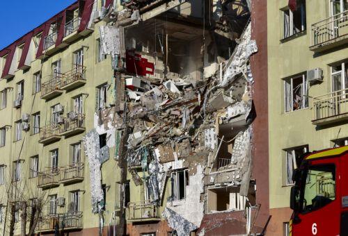 epa12871254 The site of a Russian strike on a residential building in Odesa, Ukraine, 06 April 2026, amid the ongoing Russian invasion. At least three people, including one child, were killed and 16 others injured in the overnight attack, according to a National Police of Ukraine report.  EPA/IGOR MASLOV