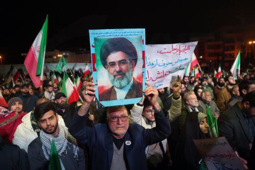 epa12874347 Iranians hold a picture of Iranian Supreme Leader Ayatollah Mojtaba Khamenei (C) during a demonstration following the announcement of a two-week ceasefire at Enghelab Square in Tehran, Iran, 08 April 2026. Iran and the USA agreed to the two-week truce to halt military operations and keep the Strait of Hormuz open for oil and gas shipments, with...