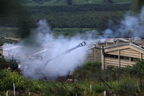 epa12877168 An Israeli artillery gun deployed on the Israel-Lebanon border fires towards southern Lebanon, from a position in northern Israel, 09 April 2026. The Israeli military said it continued targeting operations of Hezbollah in southern Lebanon.  EPA/ATEF SAFADI