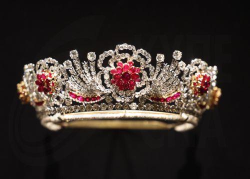 epa12877225 The Burmese Ruby Tiara 1971 worn by Britain’s Queen Elizabeth II is displayed at the exhibition 'Queen Elizabeth II: Her Life in Style' at The King’s Gallery, Buckingham Palace in London, Britain, 09 April 2026. The exhibition features 300 pieces of clothing and accessories worn by late Britain’s Queen Elizabeth and runs from 10 April to 18...