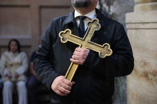 epa12879963 A worshipper carries a cross as he attends the Holy Friday procession at the Church of the Holy Sepulchre in the Old City of Jerusalem, 10 April 2026. Israel lifted restrictions on gatherings of people as Iran, the US, and Israel brokered a two-week ceasefire on 07 April 2026.  EPA/ABIR SULTAN