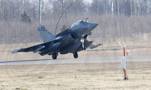 epa12888769 A French Rafale F4 fighter jet assigned to the NATO Baltic Air Policing mission lands at Lielvarde Air Base, Latvia, 14 April 2026. France deployed four Rafale fighters to Lielvarde Air Base in Latvia and Siauliai Air Base in Lithuania on 01 April 2026, marking a dual-site commitment to NATO Baltic Air Policing through 01 August.  EPA/TOMS...