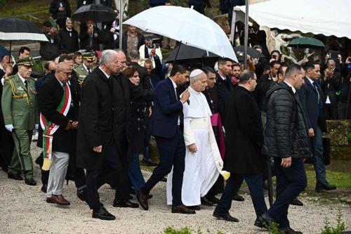epa12888797 Pope Leo XIV (C) visits the archaeological site of Hippo, in the seaport city of Annaba, Algeria, 14 April 2026. The Pope has embarked on an eleven-day Apostolic Journey to Africa, with scheduled stops in Algeria, Cameroon, Angola, and Equatorial Guinea.  EPA/LUCA ZENNARO