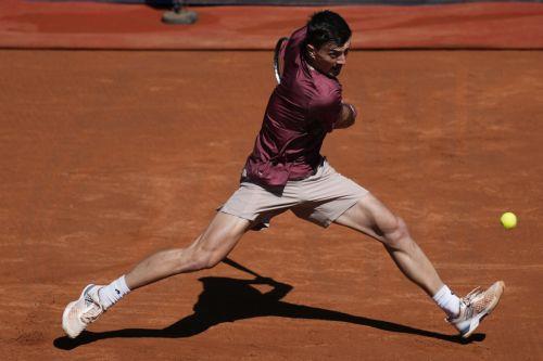 epa12888838 Sebastian Ofner of Austria eyes the ball in his match against Alex de Minaur of Australia during the second day of the ATP 500 Barcelona Open tennis tournament in Barcelona, Spain, 14 April 2026.  EPA/ENRIC FONTCUBERTA
