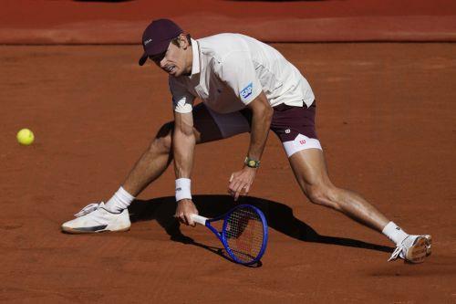 epa12888844 Alex de Minaur of Australia hits a forehand in his match against Sebastian Ofner of Austria during the second day of the ATP 500 Barcelona Open tennis tournament in Barcelona, Spain, 14 April 2026.  EPA/ENRIC FONTCUBERTA