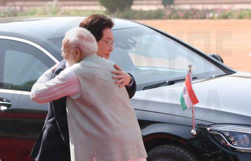 epa12901614 South Korean president Lee Jae Myung (L) is greeted by Indian prime minster Narendra Modi (R) during a welcome ceremony at the President’s House in New Delhi, India, 20 April 2026. President Lee Jae Myung is on a two days state visit to India and is scheduled to meet top Indian politicians to strengthen the political ties between the two...