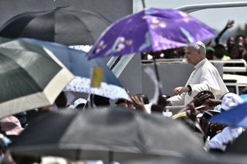 epa12902386 Pope Leo XIV arrives to lead Holy Mass in the area at the Saurimo esplanade Saurimo, Angola, 20 April 2026. The Pope is on an eleven-day apostolic journey to Africa, with stops in Algeria, Cameroon, Angola, and Equatorial Guinea.  EPA/LUCA ZENNARO