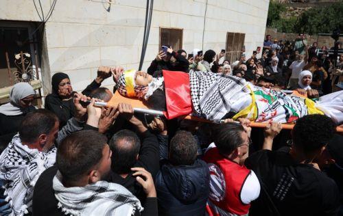 epa12906657 GRAPHIC CONTENT - Relatives of Palestinian teenager Aws Hamdi Al-Naasan carry his body during his funeral in the village of Al-Mughayyir, east of the West Bank city of Ramallah, 22 April 2026.  According to the Palestinian news agency WAFA, two Palestinians were killed by Israeli settlers’ gunfire during an attack on Al-Mughayyir, east of...