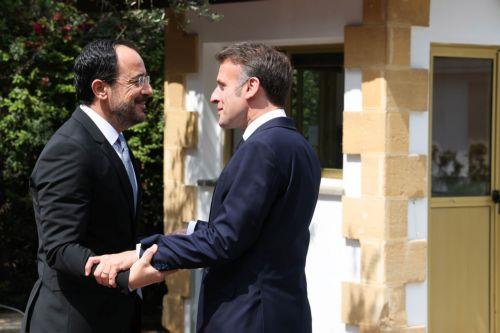 Ο Πρόεδρος της Δημοκρατίας κ. Νίκος Χριστοδουλίδης υποδέχεται τον Πρόεδρο της Γαλλίας κ. Emmanuel Macron, ο οποίος πραγματοποιεί επίσημη επίσκεψη στην Κύπρο.