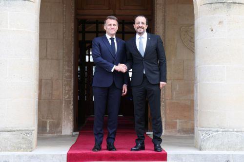 Ο Πρόεδρος της Δημοκρατίας κ. Νίκος Χριστοδουλίδης υποδέχεται τον Πρόεδρο της Γαλλίας κ. Emmanuel Macron, ο οποίος πραγματοποιεί επίσημη επίσκεψη στην Κύπρο.