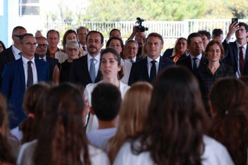 Ο Πρόεδρος της Δημοκρατίας κ. Νίκος Χριστοδουλίδης και ο Πρόεδρος της Γαλλίας κ. Emmanuel Macron πραγματοποιούν επίσκεψη στο Γαλλοκυπριακό Σχολείο.