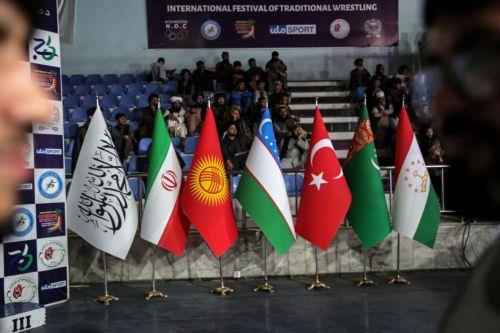 epa12916009 People attend the International Traditional Wrestling Festival in Kabul, Afghanistan, 26 April 2026. An international traditional wrestling tournament was held in Kabul, where around 160 athletes from seven countries competed over three days across multiple weight categories.  EPA/SAMIULLAH POPAL