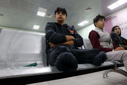 epa12918029 A wounded Palestinian is seen as evacuees from Gaza arrive for medical treatment at the King Hussein Bridge crossing in South Shuna, Jordan, 27 April 2026. A group of at least 81 injured people from the Gaza Strip arrived in Jordan for medical care, accompanied by 108 parents and family members. The evacuation is part of a humanitarian effort to...