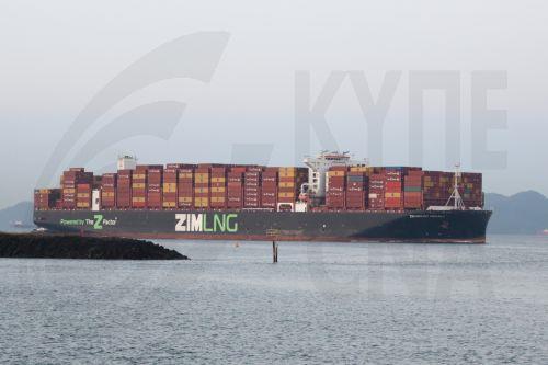 epa12920694 Ships transit the Panama Canal in Panama City, Panama, 28 April 2026. The canal is handling up to 41 daily transits, above the usual 36, thanks to high water levels in the artificial lakes that feed it. Despite increased demand linked to the crisis in the Strait of Hormuz, the waterway is operating at full capacity without congestion, according...