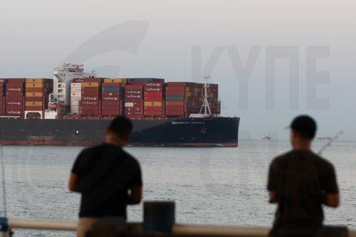 epa12920695 Ships transit the Panama Canal in Panama City, Panama, 28 April 2026. The canal is handling up to 41 daily transits, above the usual 36, thanks to high water levels in the artificial lakes that feed it. Despite increased demand linked to the crisis in the Strait of Hormuz, the waterway is operating at full capacity without congestion, according...