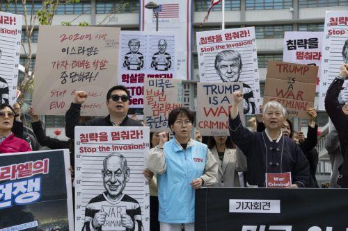 epa12920814 South Korean protesters hold banners and a mugshot of U.S. President Donald Trump during a demonstration against U.S. and Israeli military actions in Iran outside the U.S. embassy in Seoul, South Korea, 29 April 2026.  EPA/JEON HEON-KYUN
