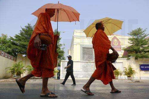 epaselect epa12923150 Cambodian Buddhist monks walk past the Appeals Court in Phnom Penh, Cambodia, 30 April 2026. The Court has upheld the treason conviction of former opposition leader Kem Sokha, maintaining his 27‑year house arrest sentence and related restrictions.  EPA/KITH SEREY