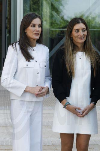 epa12923374 Fundacion Secretariado Gitano Director Sara Gimenez (R) and Spain's Queen Letizia (L) during a meeting with Roma women and delegates of the non-profit social organisation 'Fundacion Secretariado Gitano' (Gypsy Secretariat Foundation) in Madrid, Spain, 30 April 2026.  EPA/J.J. GUILLEN