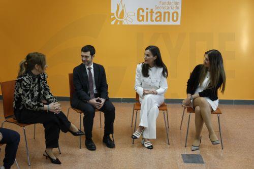 epa12923377 Spain's Queen Letizia (2R), accompanied by Minister of Social Rights, Consumption and Agenda 2030 Pablo Bustinduy (2L), and Fundacion Secretariado Gitano Director Sara Gimenez (R) during a meeting with Roma women and delegates of the non-profit social organisation 'Fundacion Secretariado Gitano' (Gypsy Secretariat Foundation) in Madrid, Spain,...