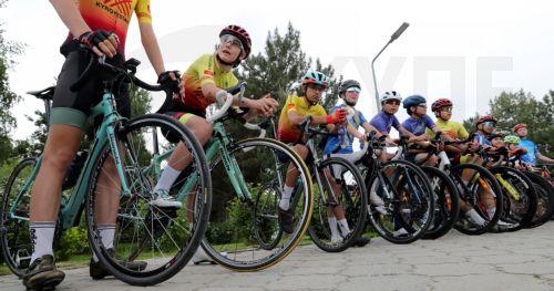 epa12925694 Cyclists take part in a bike ride to mark the opening of the cycling season in Bishkek, Kyrgyzstan, 01 May 2026. The mayor of Bishkek led the peloton from Asanov Victory Park to the Gazprom Children's Sports Center. The bike ride is dedicated to the 148th anniversary of the capital.  EPA/IGOR KOVALENKO